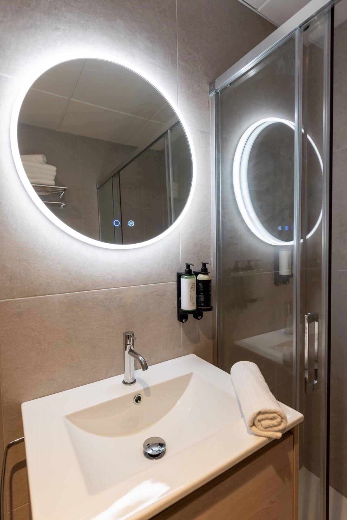 Arena Basic Aparthotel Валенсия Екстериор снимка